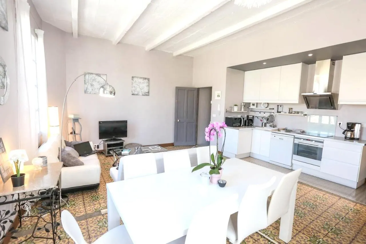 Maison De 6 Chambres A Avignon Holiday home
