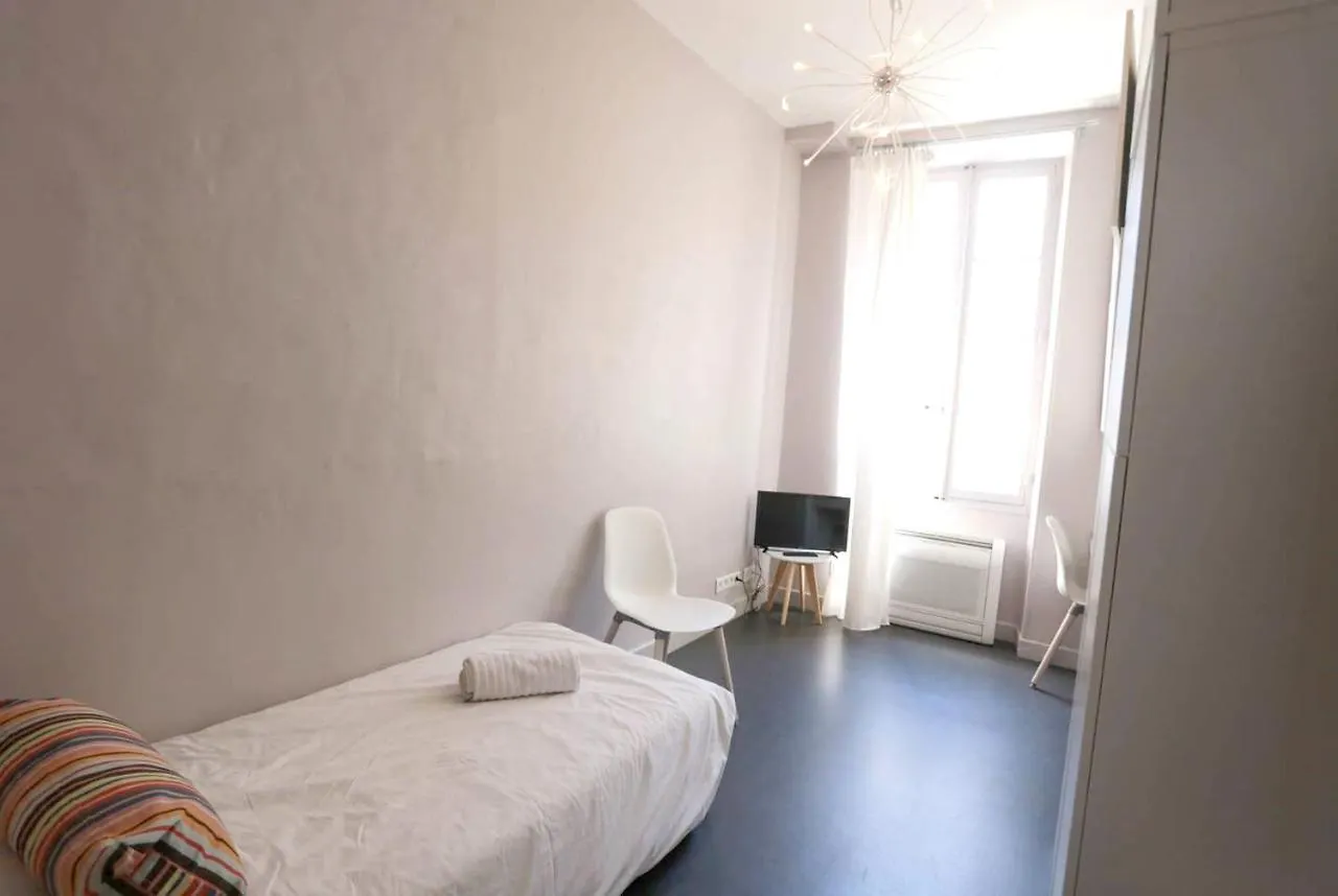 Holiday home Maison De 6 Chambres A Avignon France