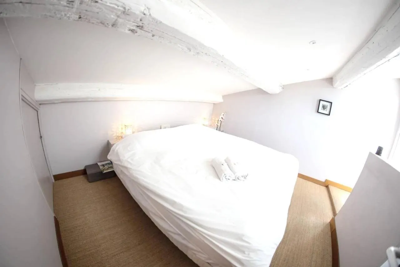 Maison De 6 Chambres A Avignon 0*,
